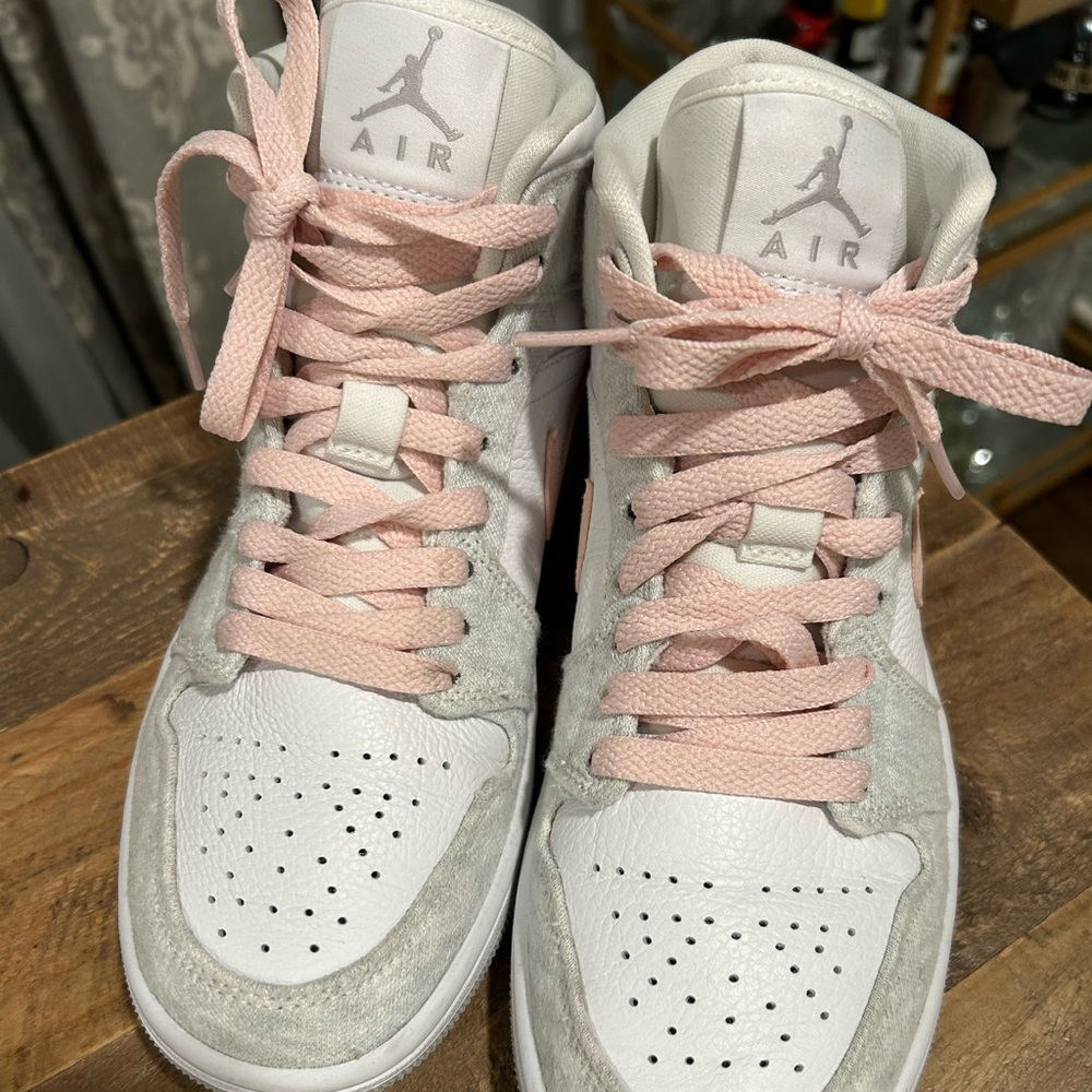 Like New Air Jordans - size 6